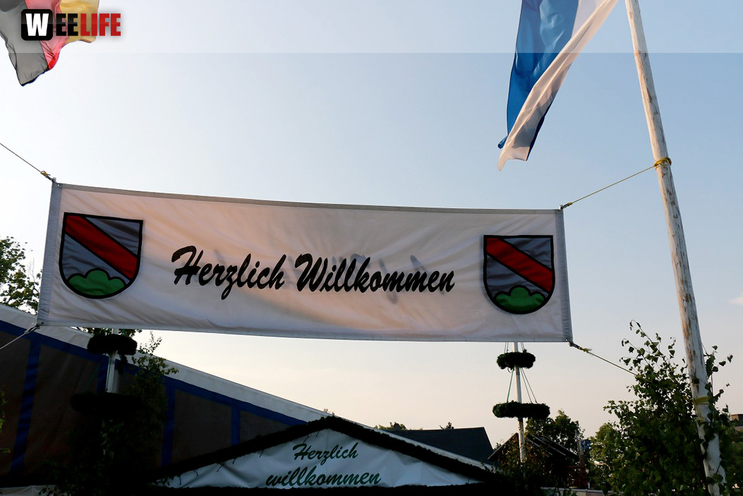 150 Jahre Wiesenfest Berg mit histroische Wiesenspiele Töpener Blasmusik