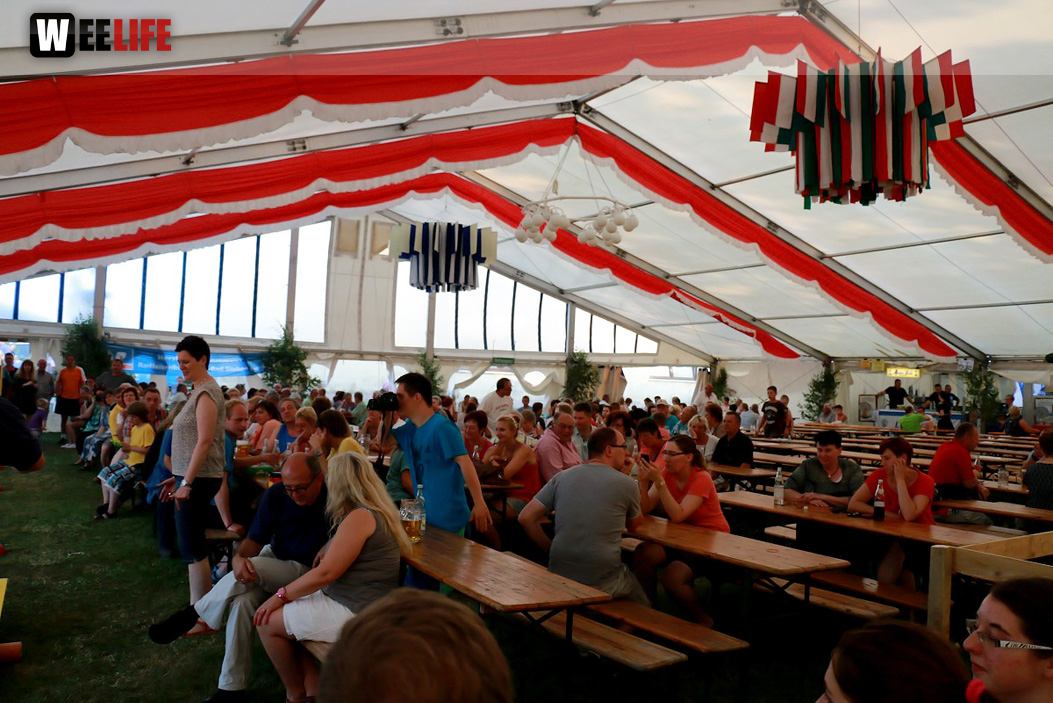 150 Jahre Wiesenfest Berg mit histroische Wiesenspiele Töpener Blasmusik