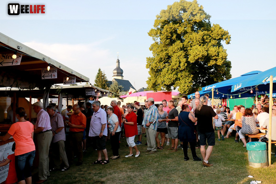 150 Jahre Wiesenfest Berg mit histroische Wiesenspiele Töpener Blasmusik