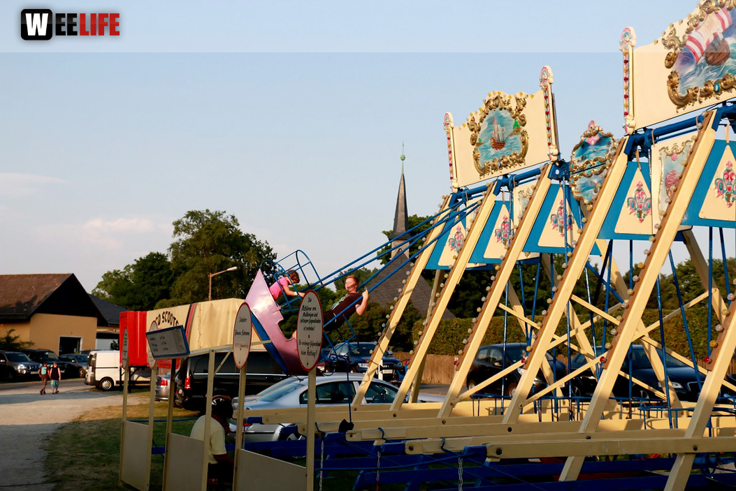 150 Jahre Wiesenfest Berg mit histroische Wiesenspiele Töpener Blasmusik
