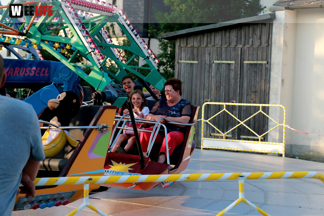 150 Jahre Wiesenfest Berg mit histroische Wiesenspiele Töpener Blasmusik