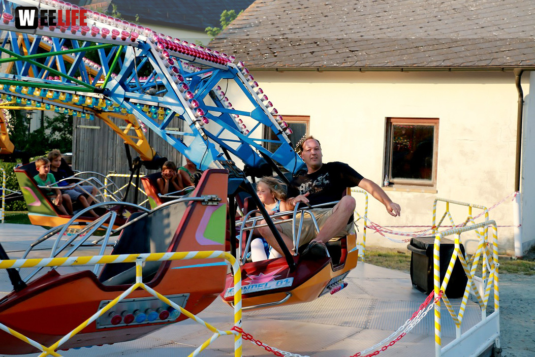 150 Jahre Wiesenfest Berg mit histroische Wiesenspiele Töpener Blasmusik