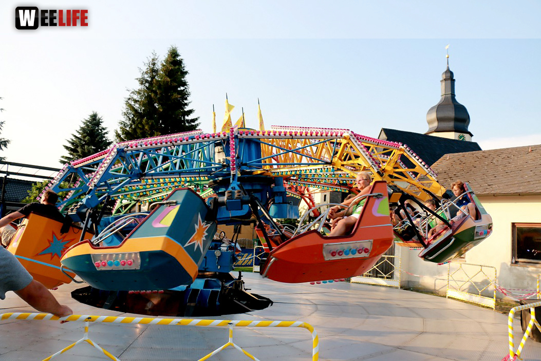150 Jahre Wiesenfest Berg mit histroische Wiesenspiele Töpener Blasmusik