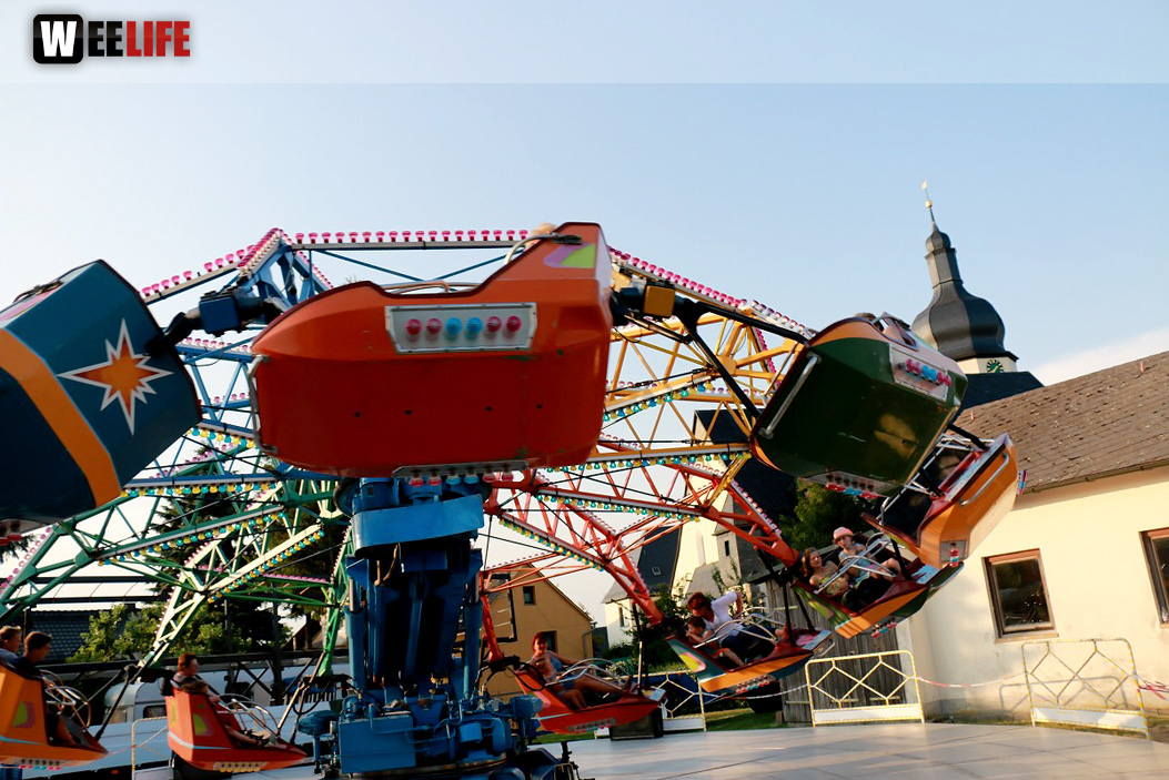 150 Jahre Wiesenfest Berg mit histroische Wiesenspiele Töpener Blasmusik