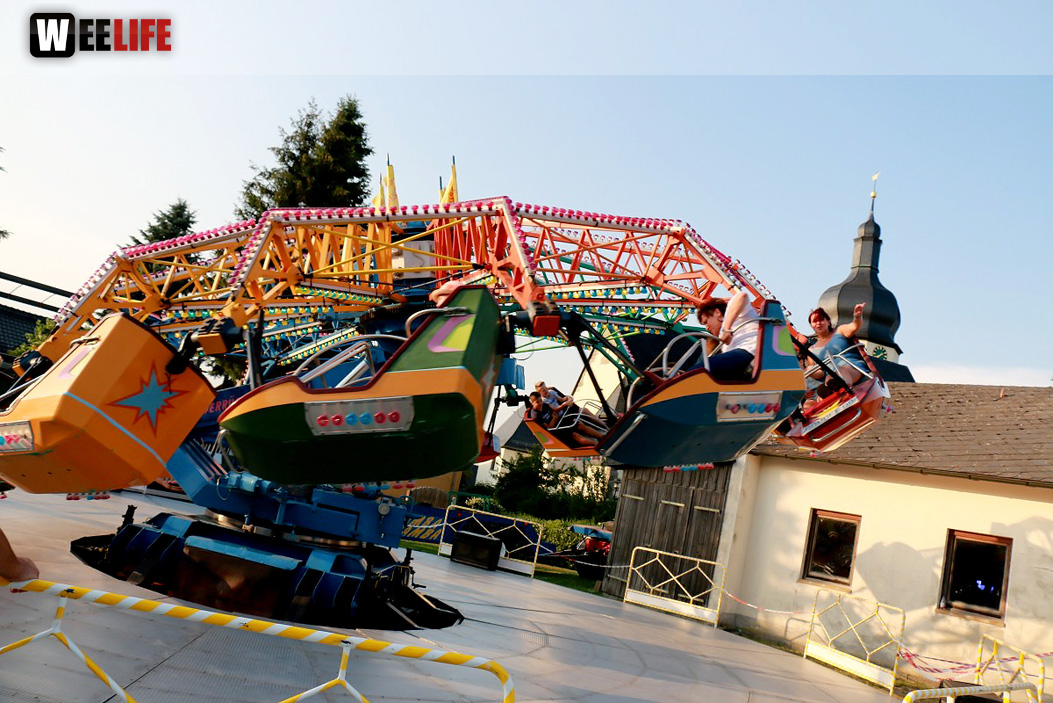 150 Jahre Wiesenfest Berg mit histroische Wiesenspiele Töpener Blasmusik