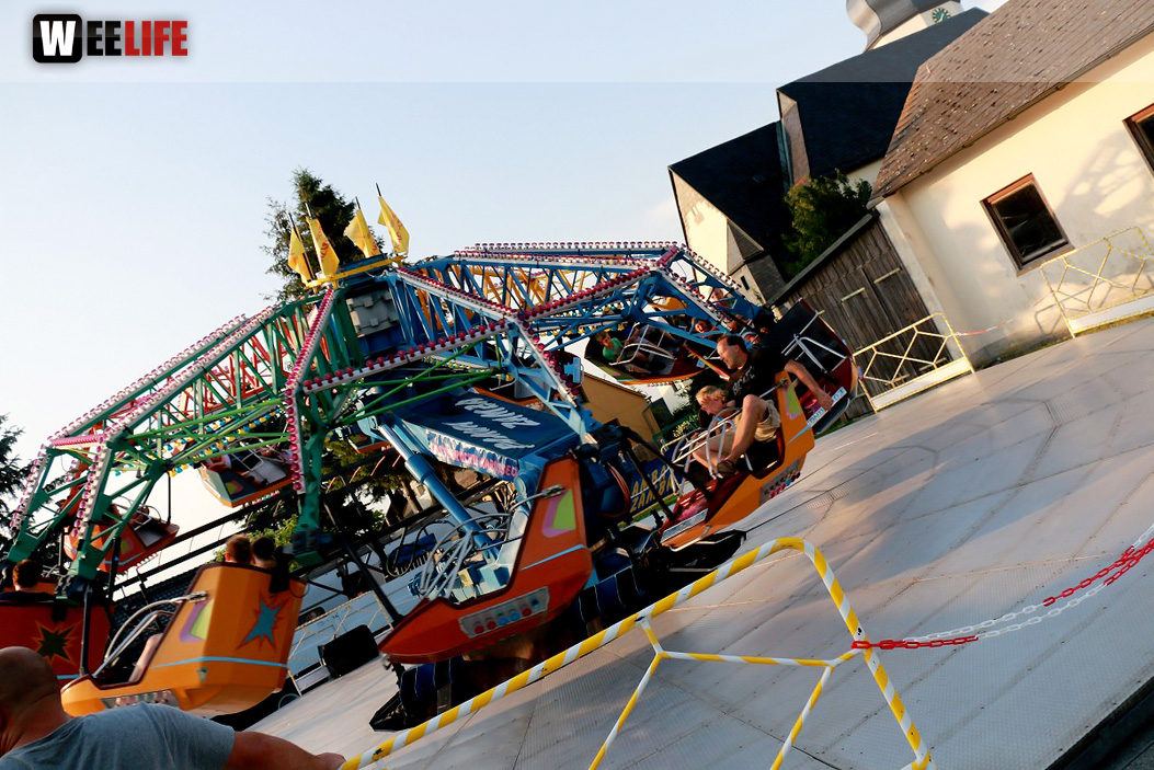 150 Jahre Wiesenfest Berg mit histroische Wiesenspiele Töpener Blasmusik