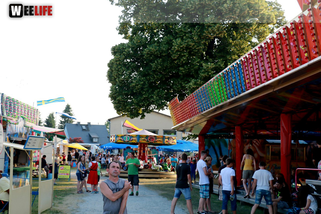 150 Jahre Wiesenfest Berg mit histroische Wiesenspiele Töpener Blasmusik