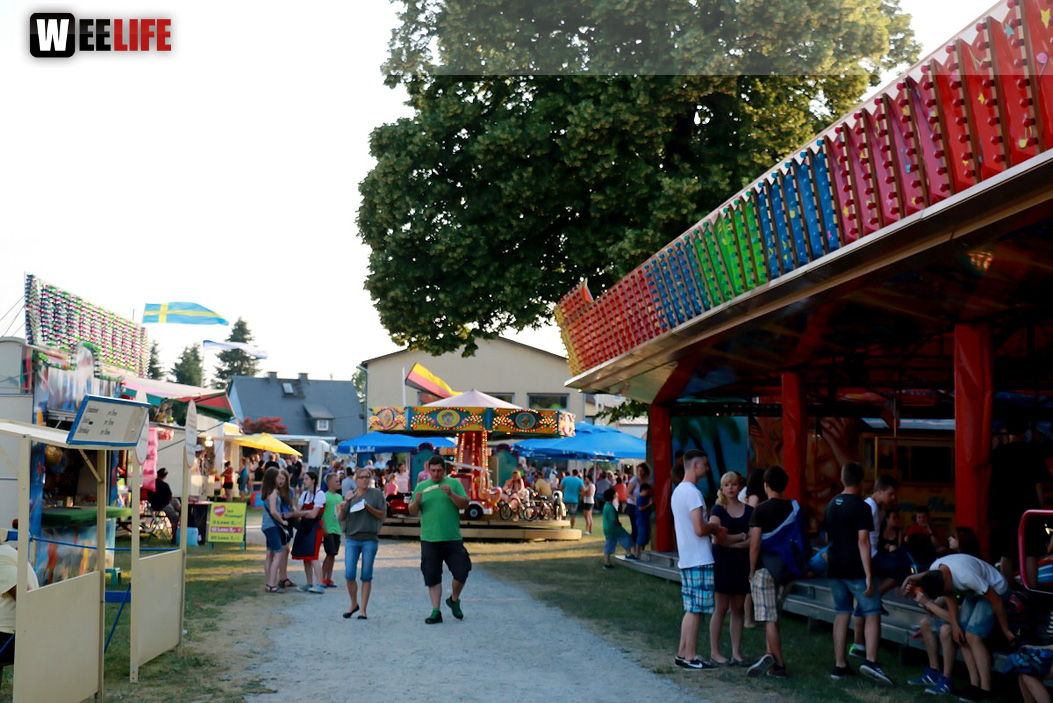 150 Jahre Wiesenfest Berg mit histroische Wiesenspiele Töpener Blasmusik