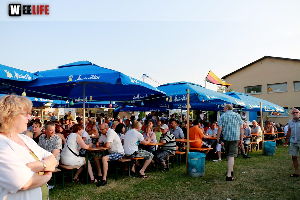 150 Jahre Wiesenfest Berg mit histroische Wiesenspiele Töpener Blasmusik