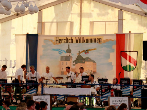 150 Jahre Wiesenfest Berg mit histroische Wiesenspiele Töpener Blasmusik – Foto 47
