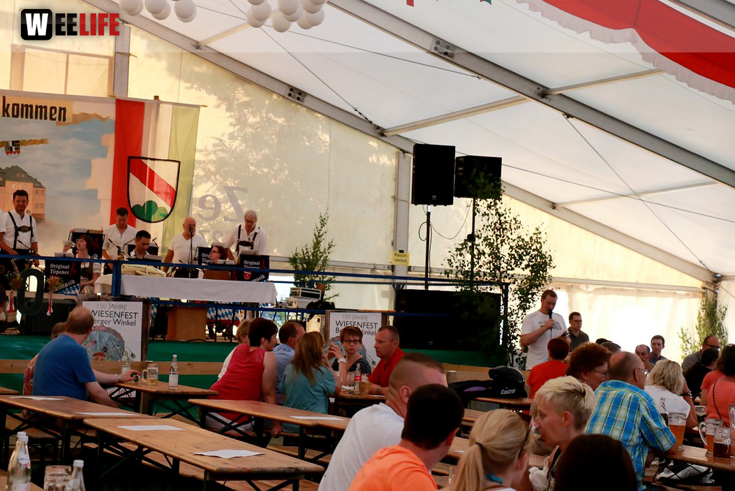 150 Jahre Wiesenfest Berg mit histroische Wiesenspiele Töpener Blasmusik