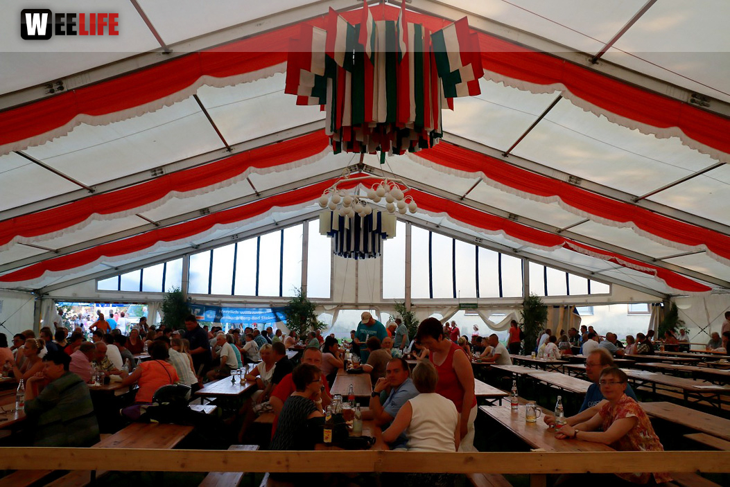 150 Jahre Wiesenfest Berg mit histroische Wiesenspiele Töpener Blasmusik