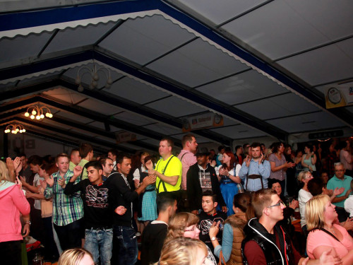 Wiesenfest Münchberg 2015 Dorfrocker – Foto 93