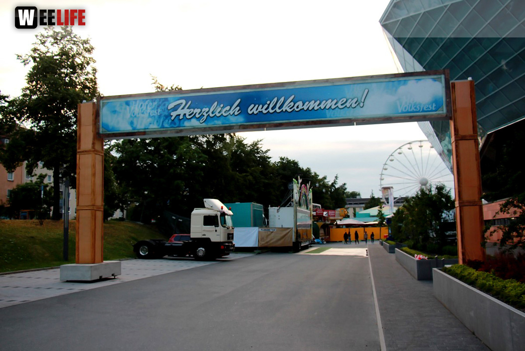 103. Volksfest letzter Aufbau Tag
