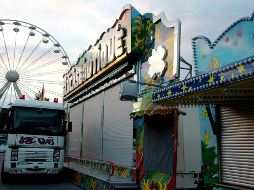103. Volksfest letzter Aufbau Tag – Foto 14