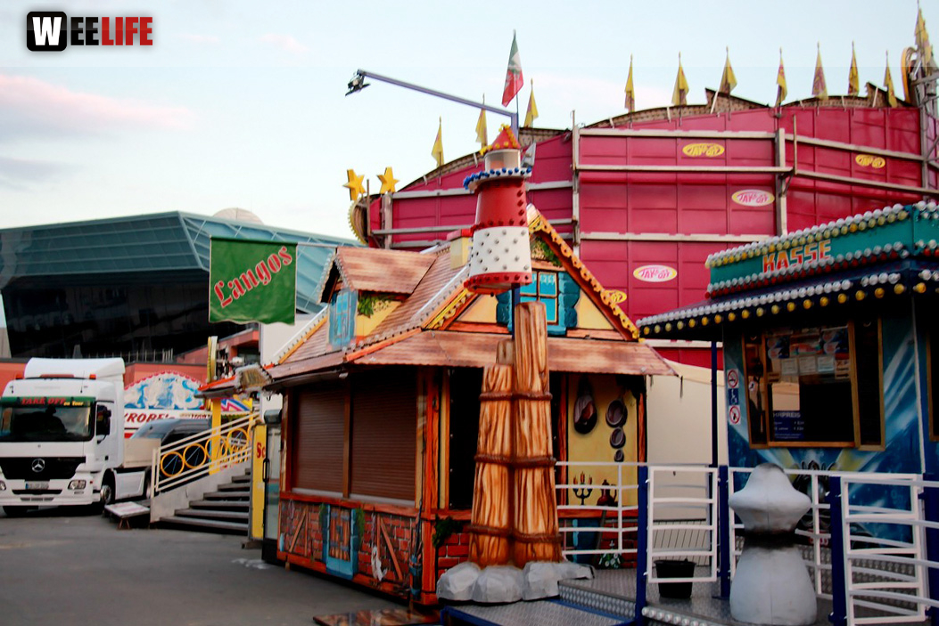 103. Volksfest letzter Aufbau Tag