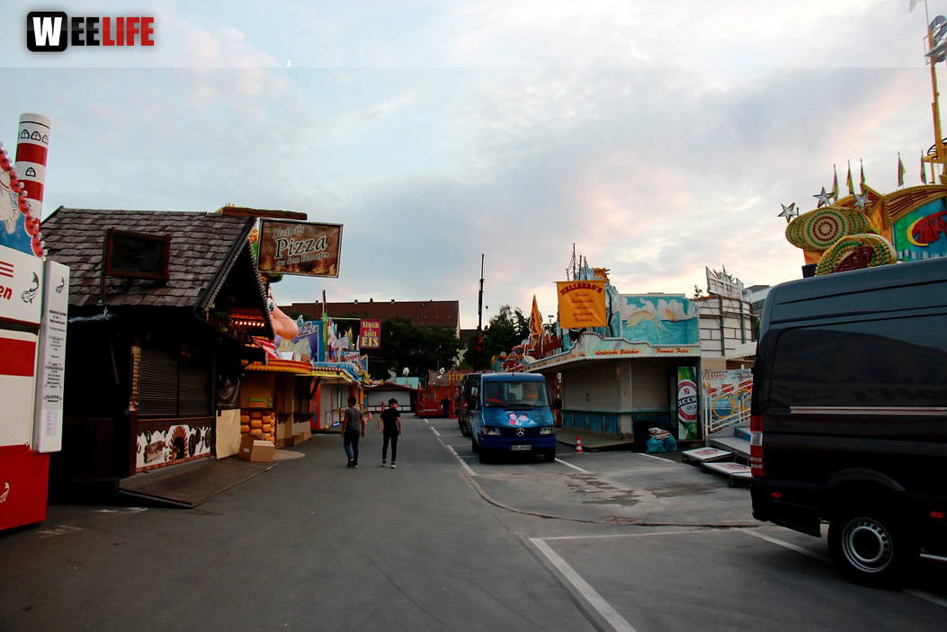 103. Volksfest letzter Aufbau Tag