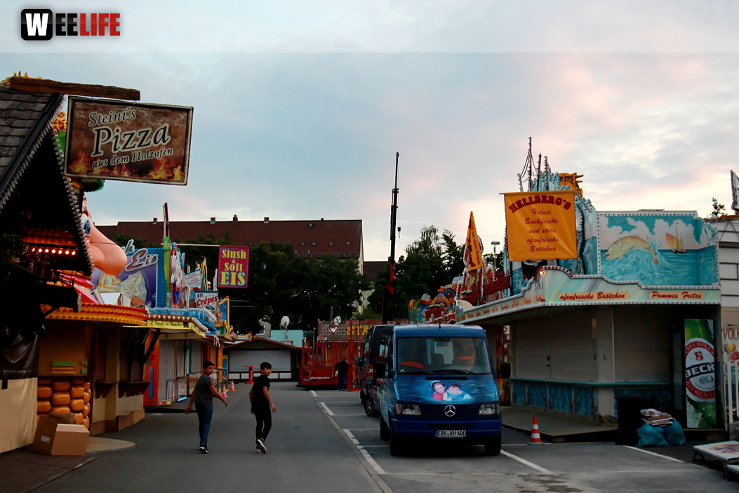 103. Volksfest letzter Aufbau Tag