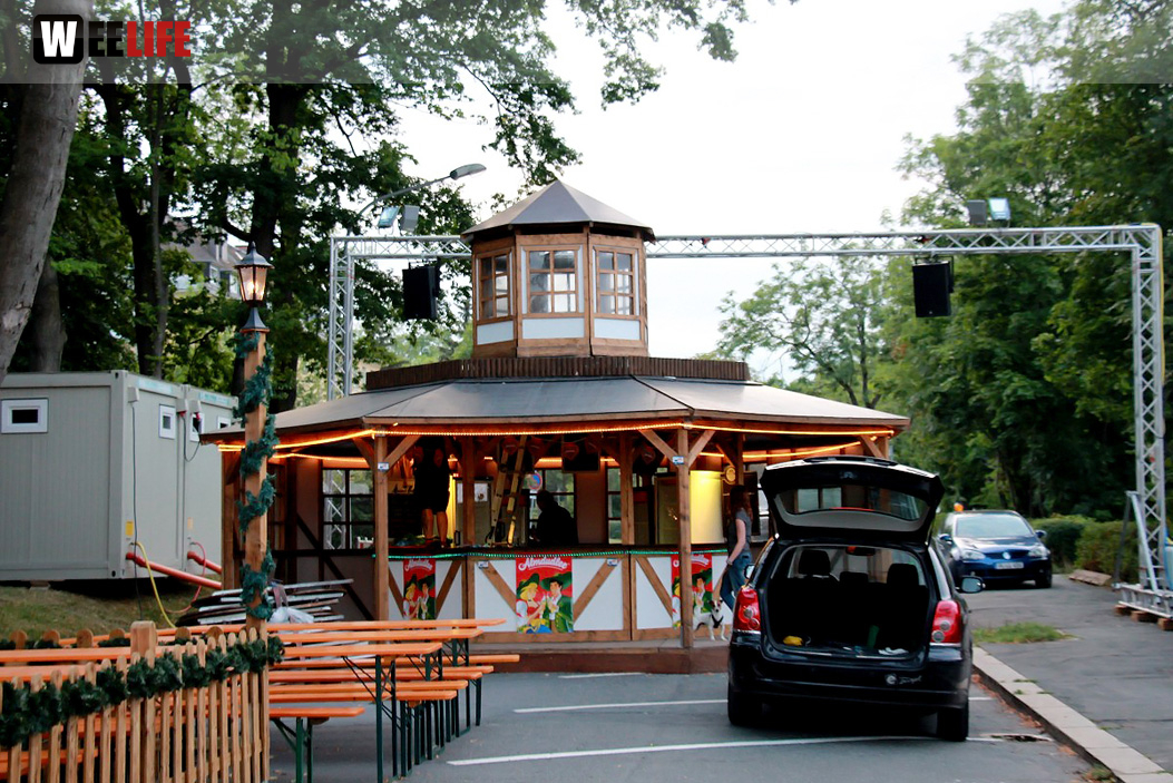 103. Volksfest letzter Aufbau Tag