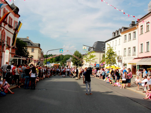 103. Hofer Volksfest 1. Tag Umzug Zuschauer – Foto 3