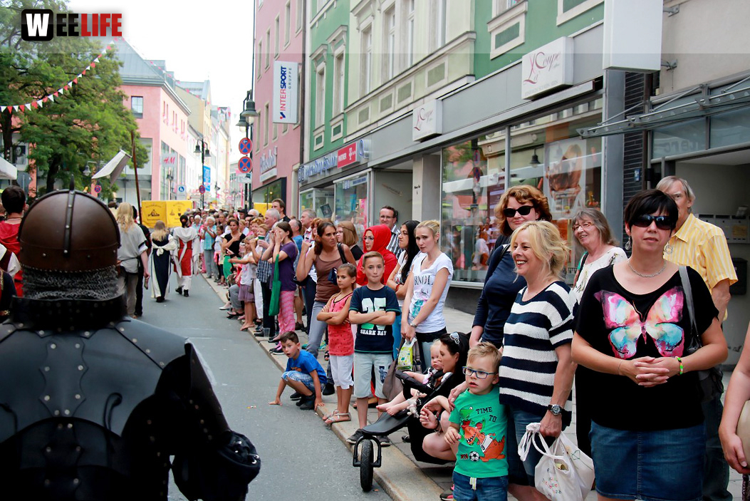 103. Hofer Volksfest 1. Tag Umzug Zuschauer