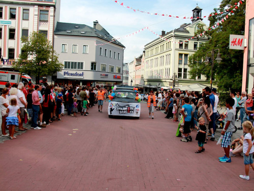 103. Hofer Volksfest 1. Tag Umzug Zuschauer – Foto 18