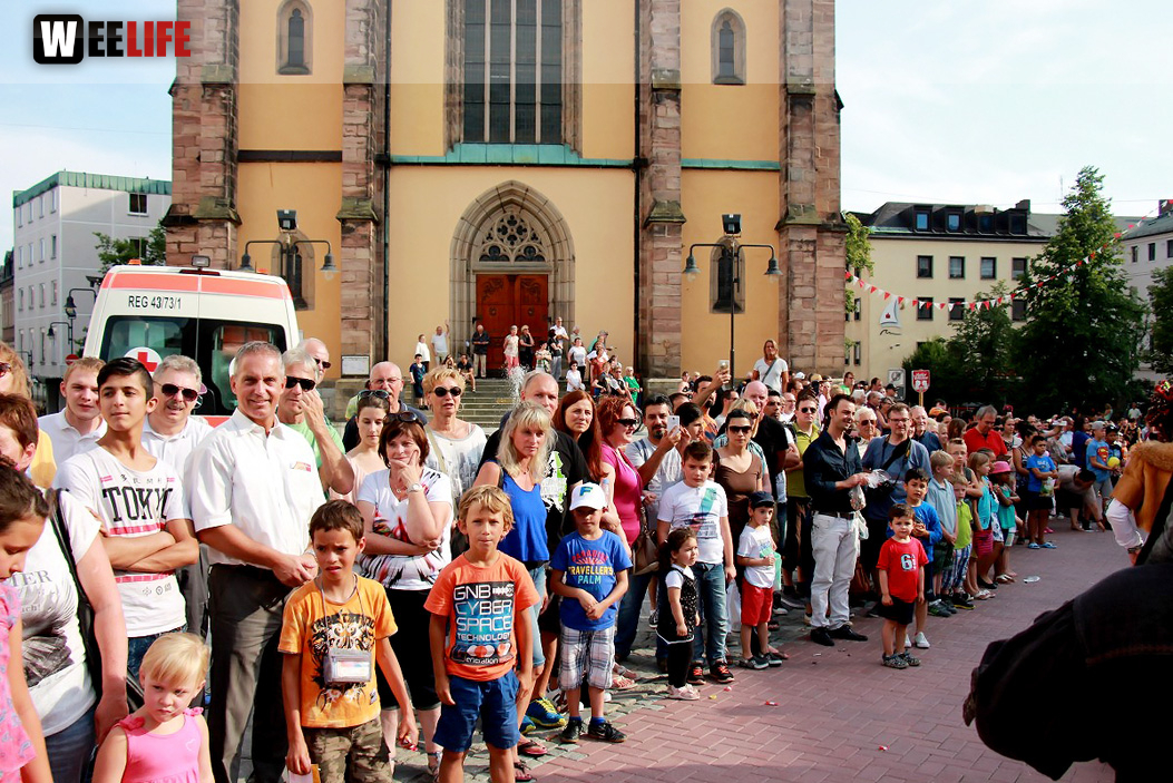 103. Hofer Volksfest 1. Tag Umzug Zuschauer