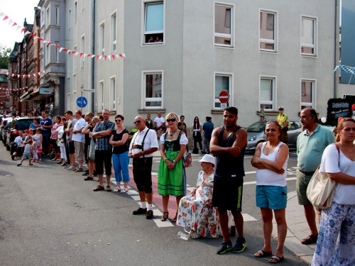 103. Hofer Volksfest 1. Tag Umzug Zuschauer – Foto 66
