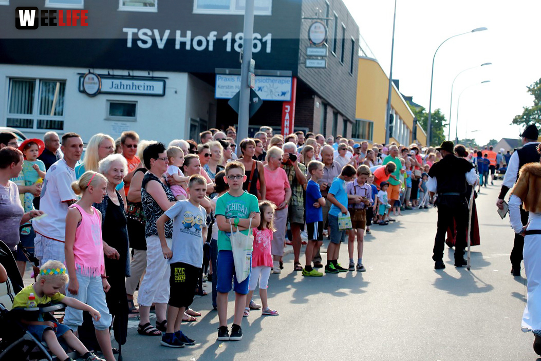 103. Hofer Volksfest 1. Tag Umzug Zuschauer
