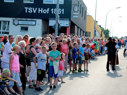 103. Hofer Volksfest 1. Tag Umzug Zuschauer – Foto 86