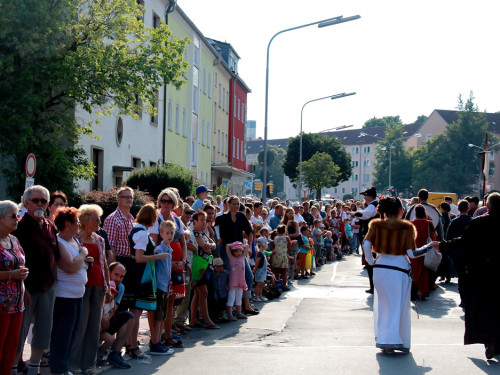 103. Hofer Volksfest 1. Tag Umzug Zuschauer – Foto 102