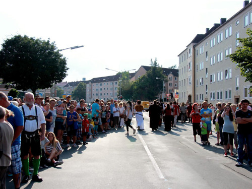 103. Hofer Volksfest 1. Tag Umzug Zuschauer – Foto 106