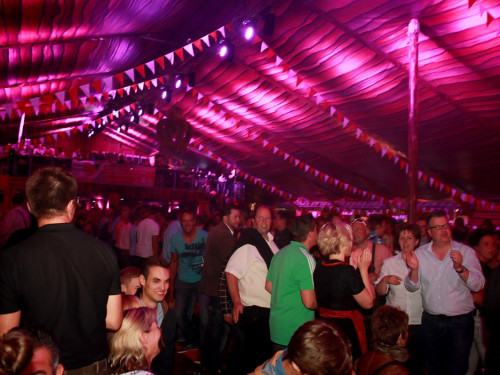 103. Hofer Volksfest Tag der Sparkasse mit Isertaler Hexen – Foto 25
