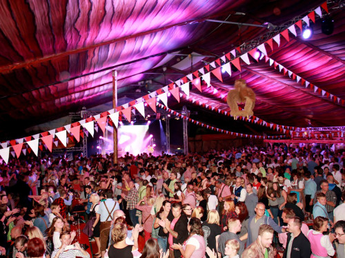 103. Hofer Volksfest Tag der Sparkasse mit Isertaler Hexen – Foto 29