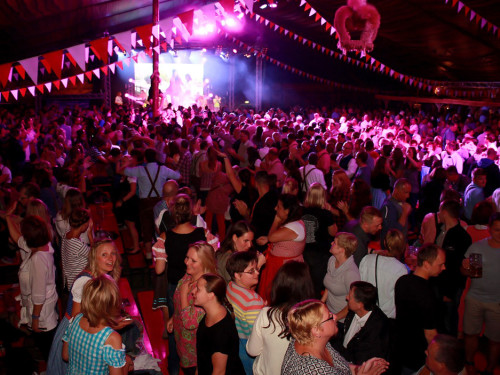 103. Hofer Volksfest Tag der Sparkasse mit Isertaler Hexen – Foto 32