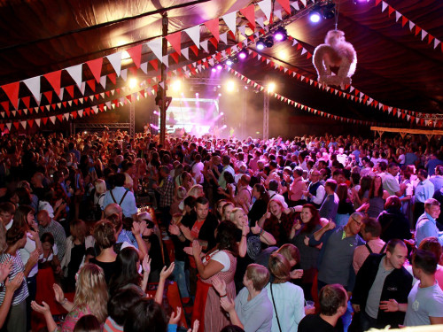 103. Hofer Volksfest Tag der Sparkasse mit Isertaler Hexen – Foto 34