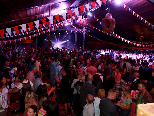 103. Hofer Volksfest Tag der Sparkasse mit Isertaler Hexen – Foto 44