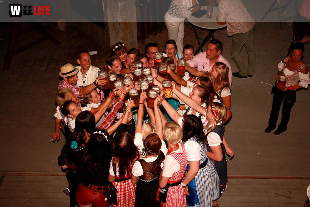 103. Hofer Volksfest 10.Tag Auszug der Bedienungen