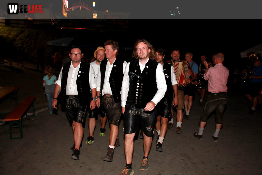 103. Hofer Volksfest 10.Tag Auszug der Bedienungen