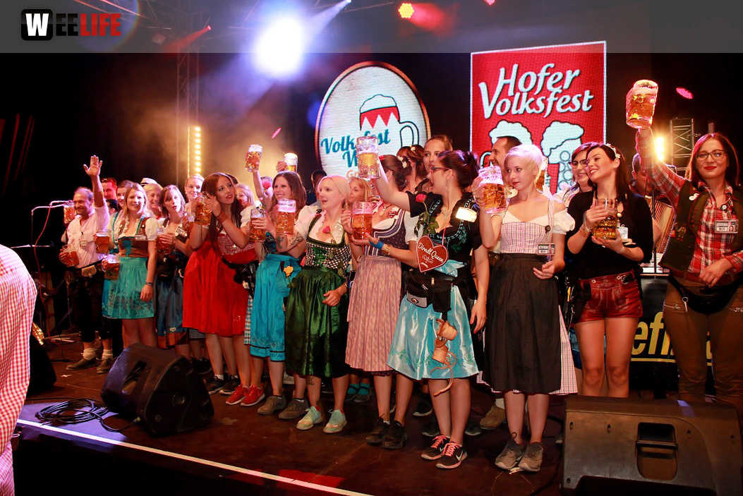 103. Hofer Volksfest 10.Tag Auszug der Bedienungen
