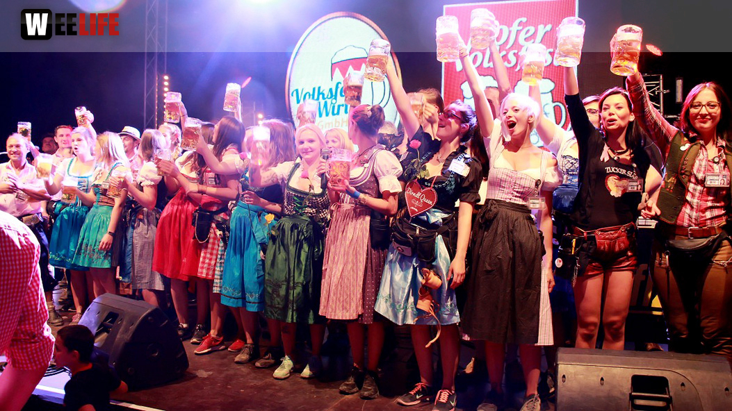 103. Hofer Volksfest 10.Tag Auszug der Bedienungen