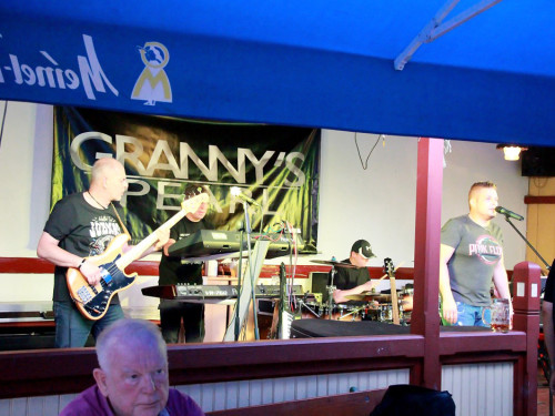 Granny\'s Pearl im Biergarten – Foto 2