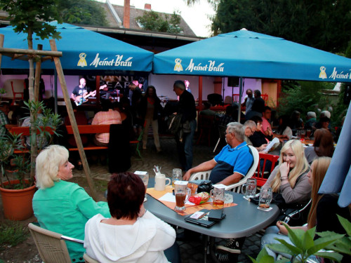 Granny\'s Pearl im Biergarten – Foto 34