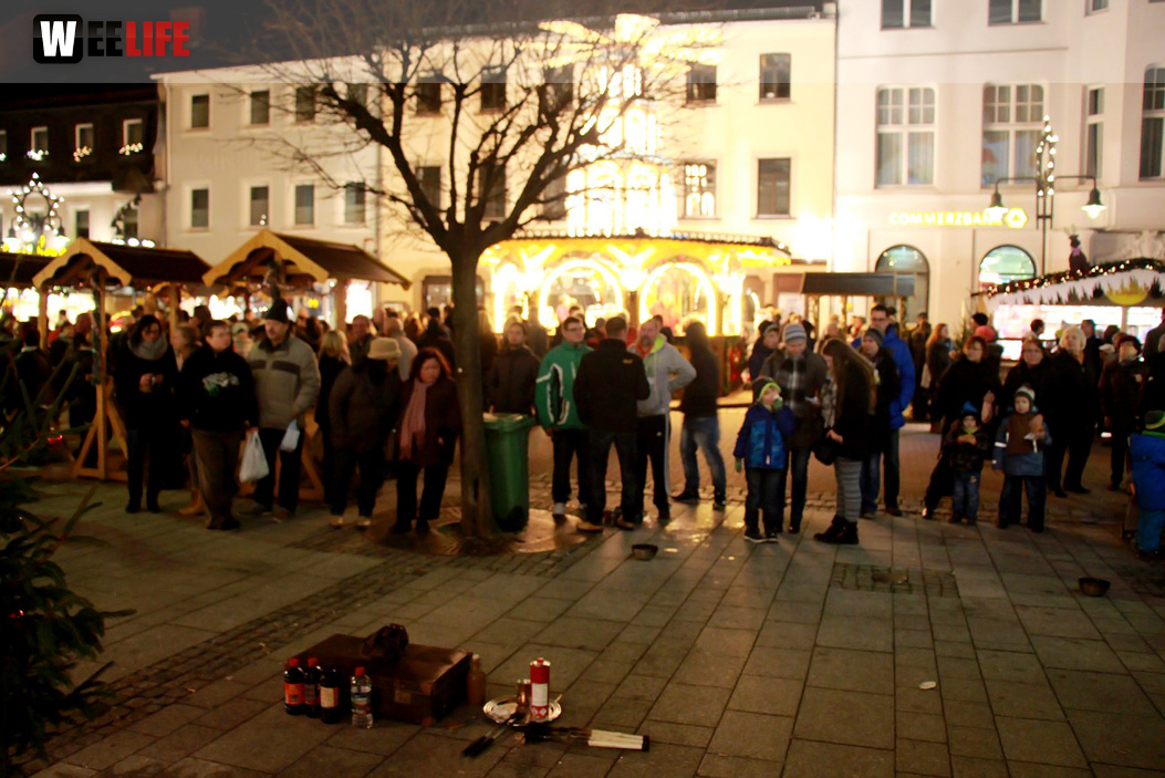 Hofer Weihnachtswelt mit Feuerspucker Chariash
