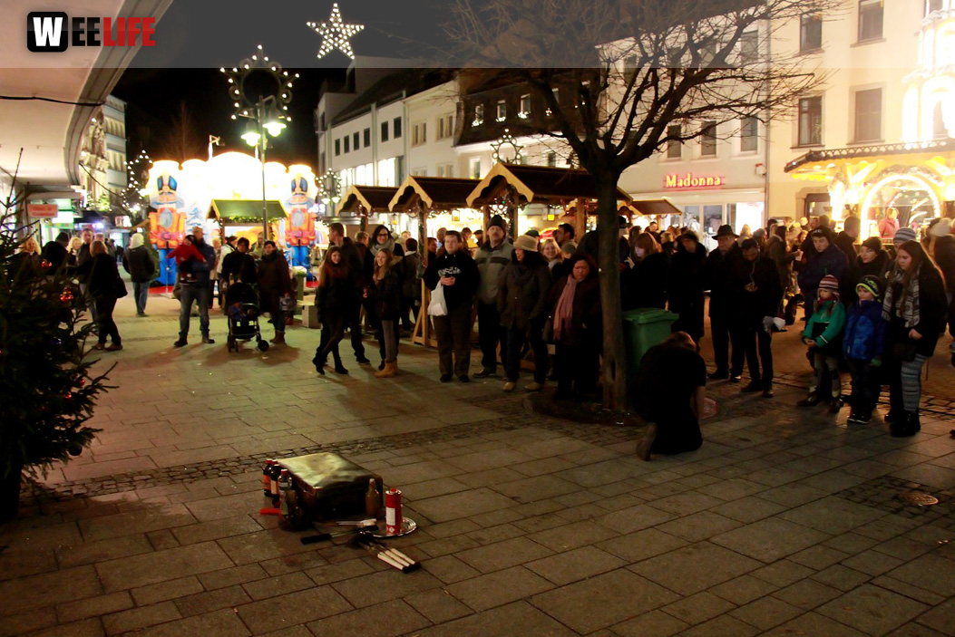 Hofer Weihnachtswelt mit Feuerspucker Chariash