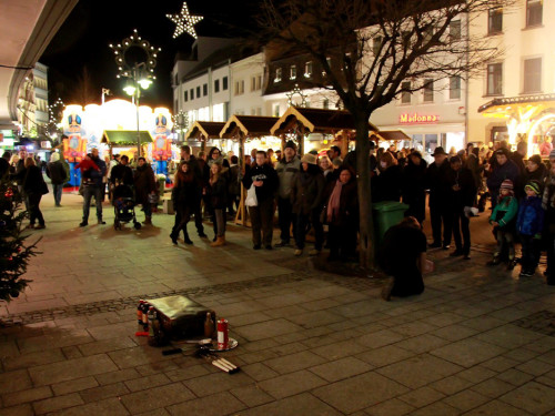 Hofer Weihnachtswelt mit Feuerspucker Chariash – Foto 4