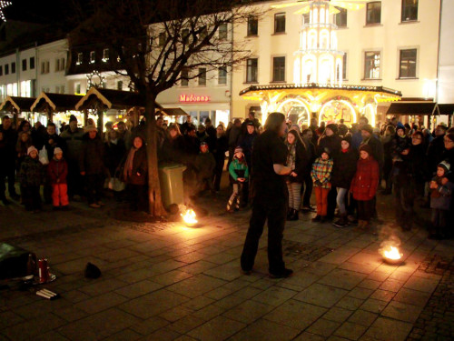 Hofer Weihnachtswelt mit Feuerspucker Chariash – Foto 6