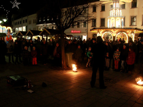 Hofer Weihnachtswelt mit Feuerspucker Chariash – Foto 7