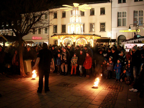Hofer Weihnachtswelt mit Feuerspucker Chariash – Foto 8