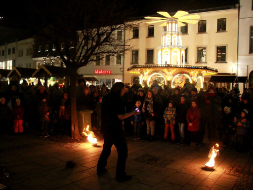 Hofer Weihnachtswelt mit Feuerspucker Chariash – Foto 10